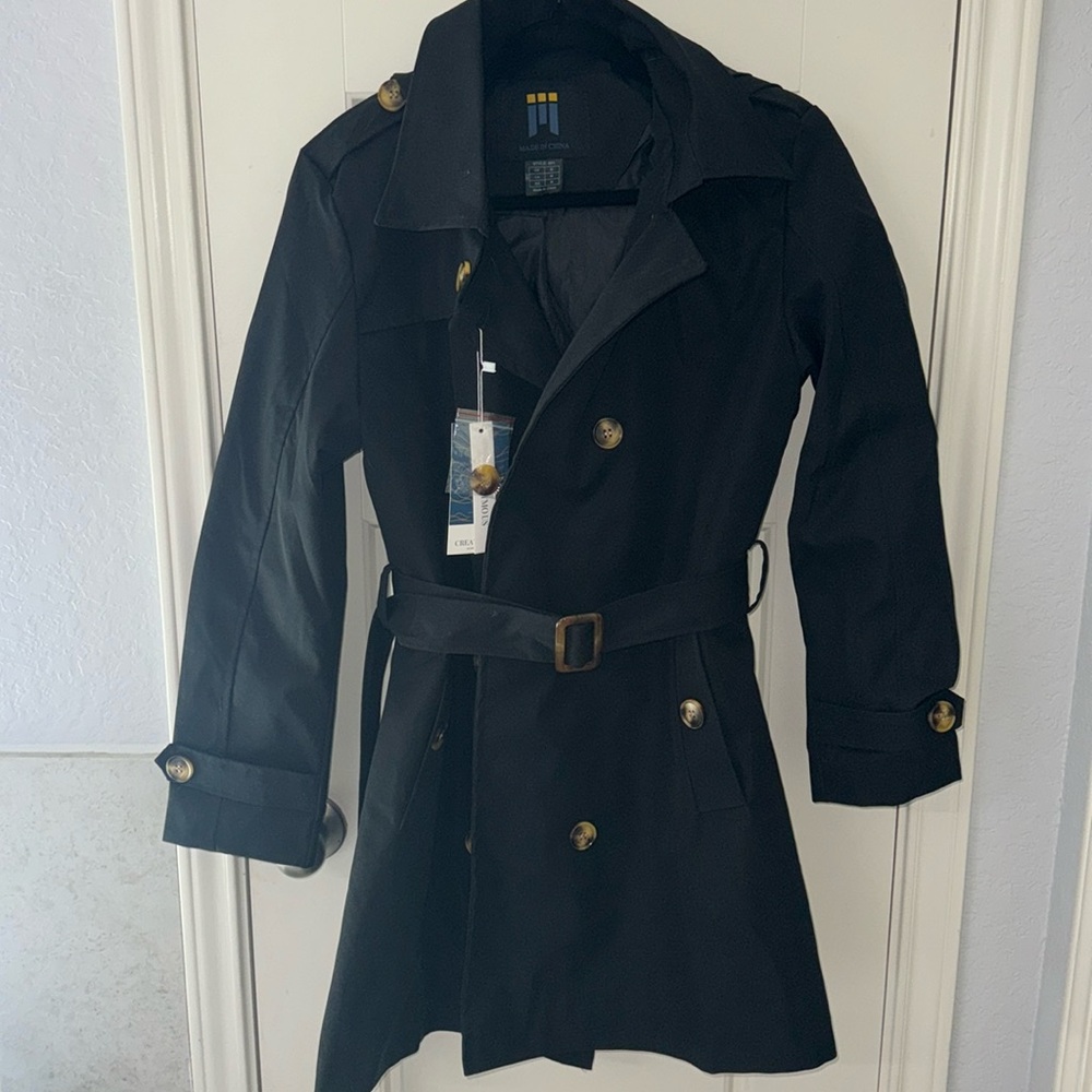 Belted short to medium length trench coach w/ detachable hood